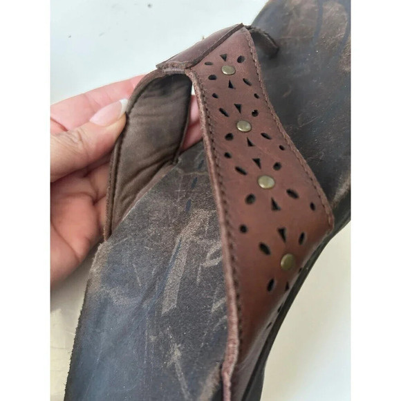 Abeo Abbie Women's Sandals Size 8 Brown Leather Stud Laser Cut Thong Flip Flops - Picture 5 of 7